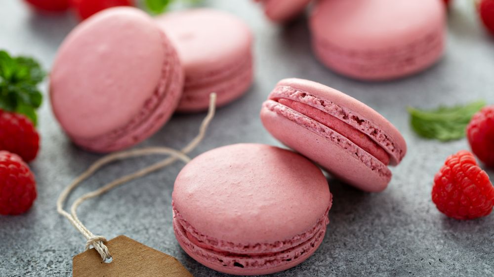 Himbeer-Macarons mit Fruchtfüllung & Ankerkraut Himbeer-Macarons mit Fruchtfüllung & Ankerkraut