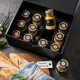 Offene Geschenkbox mit Deko