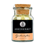 Geschnetzeltes Gewürz von Ankerkraut im Korkenglas auf weißem Hintergrund.