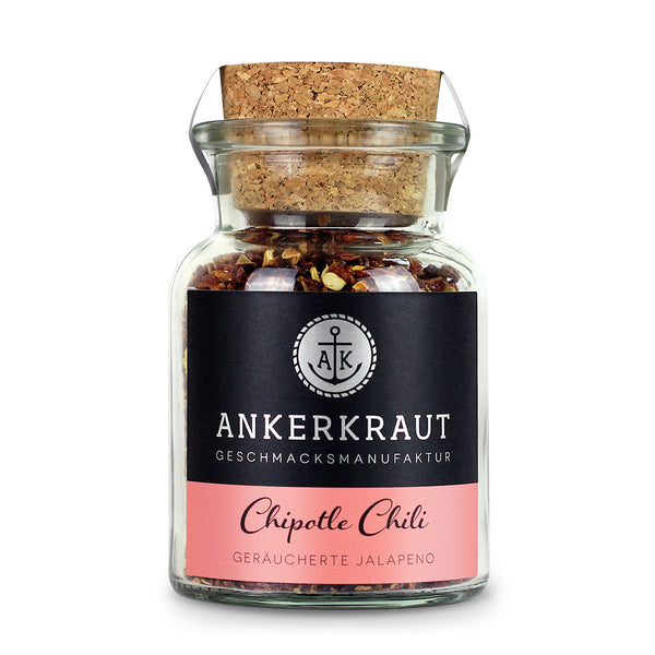 Chili Chipotle Gewürz von Ankerkraut im Korkenglas auf weißem Hintergrund.