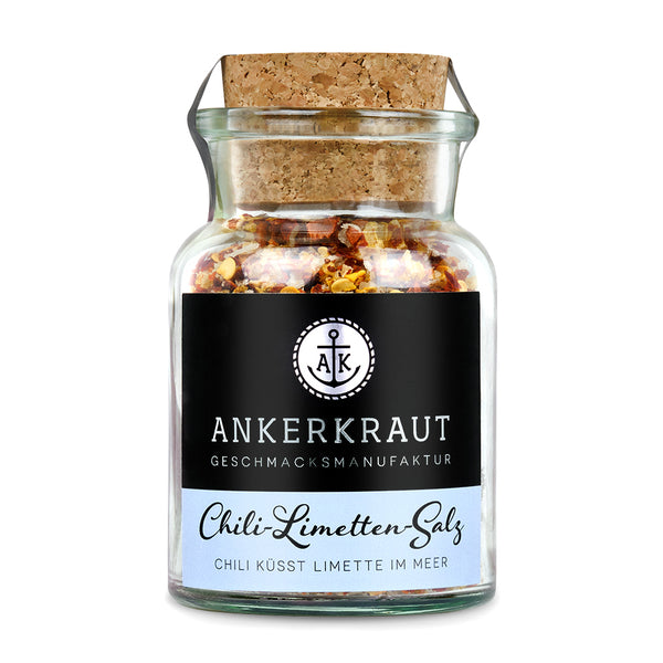 Chili Limetten Salz von Ankerkraut im Korkenglas auf weißem Hintergrund.