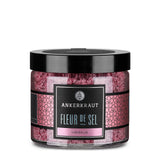 Ankerkraut Fleur de Sel Hibiskus im Tiegel vor weißem Hintergrund.