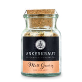 Mett Gewürz von Ankerkraut im Korkenglas auf weißem Hintergrund.