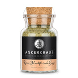 Käse Hackfleisch Suppe von Ankerkraut im Korkenglas auf weißem Hintergrund.