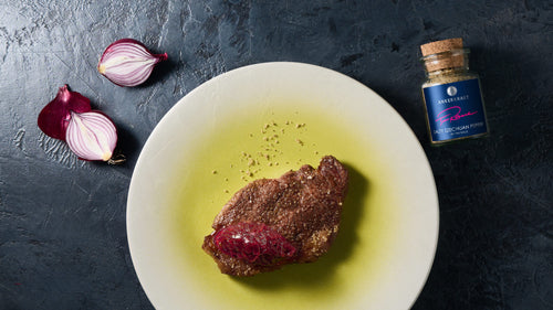 Entrecôte mit Zwiebelkompott zubereiten