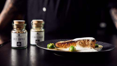 Süßer Lachs auf Selleriepüree mit karamellisiertem Rosenkohl