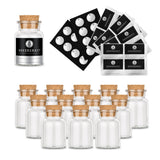 Zwölf leere Korkengläser mit Etiketten von Ankerkraut auf weißem Hintergrund.