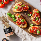 Ankerkraut Bruschetta neben Bruschetta-Broten