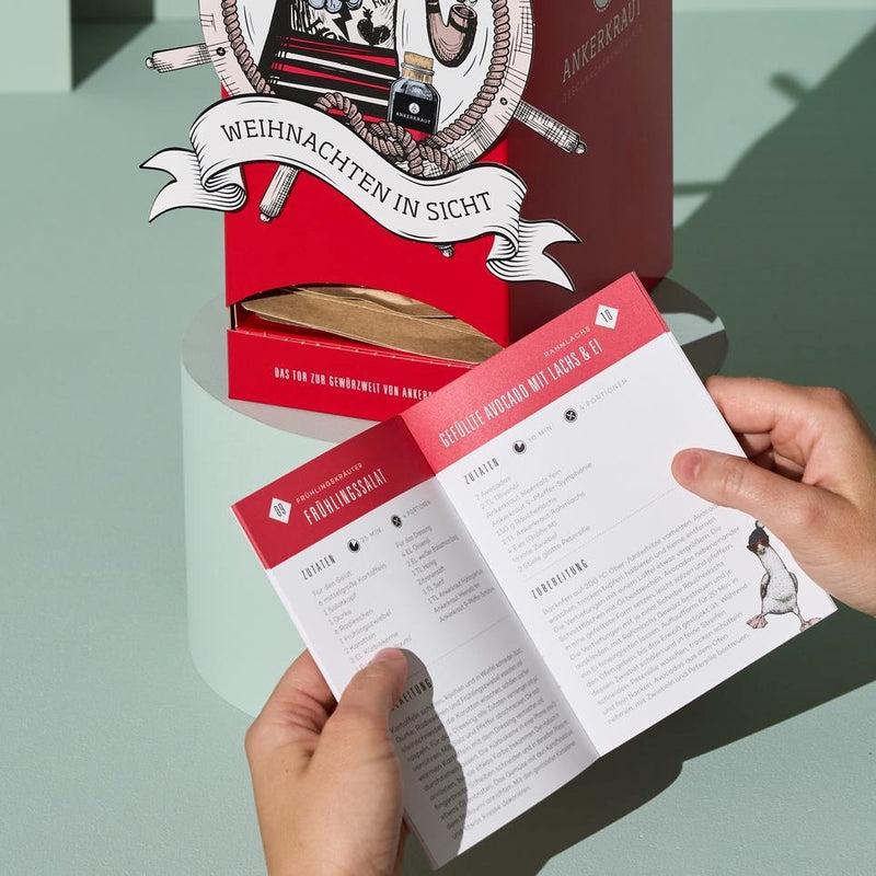 Kochen Adventskalender mit aufgeschlagenem Rezeptheft