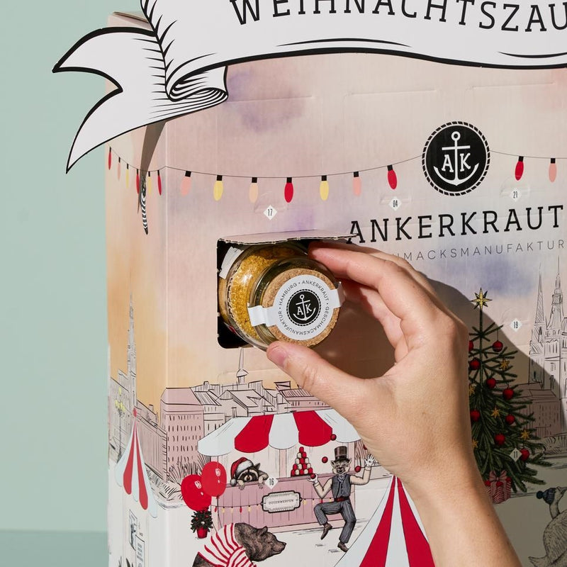 Korkenglas wird aus Premium Adventskalender genommen