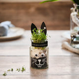 Kleines Korkenglas als Ostedeko mit Ohren aus Pappe und einem aufgemahlten Gesicht.