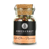 Aglio Olio Peperoncino Gewürz von Ankerkraut im Korkenglas auf weißem Hintergrund.