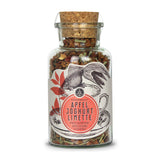 Apfel-Joghurt-Limette Früchtetee von Ankerkraut im Korkenglas auf weißem Hintergrund.