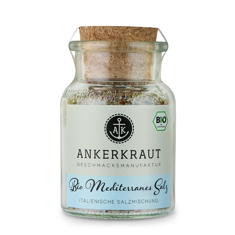 Bio Mediterranes Salz von Ankerkraut im Korkenglas auf weißem Hintergrund.