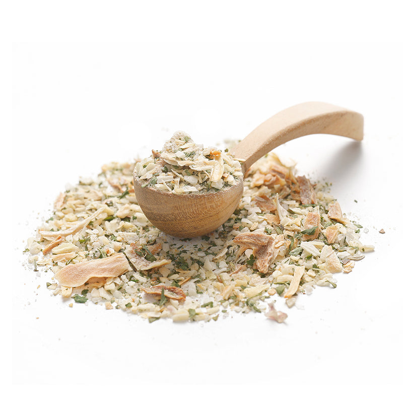 Ankerkraut BIO Sour Cream und Onion als Häufchen auf einem Gewürzlöffel.