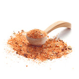 Bratengewürz von Ankerkraut als Häufchen auf einem Gewürzlöffel.