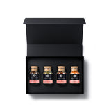 Chili Selection Geschenk-Box aus schwarzem Karton mit geöffnetem Deckel und Blick auf den Inhalt.