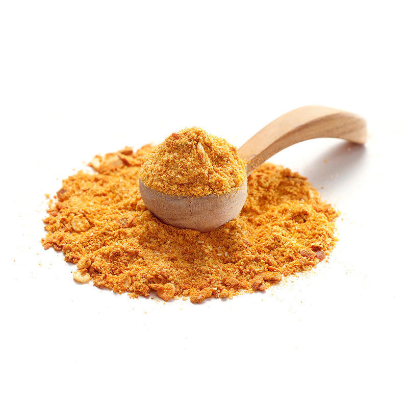 Ankerkraut Fish Curry Gewürz als Häufchen auf einem Gewürzlöffel.