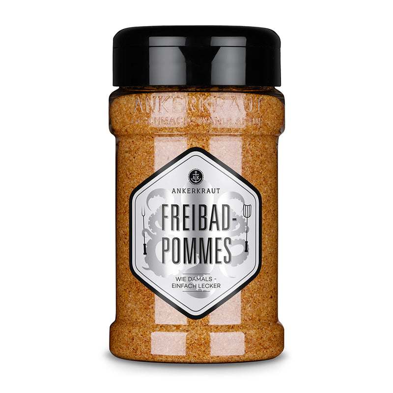 Freibad Pommes von Ankerkraut im Gewürzstreuer vor weißem Hintergrund.