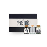 Geschenk zur Hochzeit von Ankerkraut mit drei Korkengläsern und einer schwarzen Geschenkbox vor weißem Hintergrund.