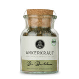 Bio Basilikum von Ankerkraut im Korkenglas auf weißem Hintergrund.