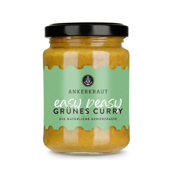 Ankerkraut grüne Curry Würzpaste im Glas auf weißem Hintergrund.