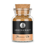 Hummus Gewürz von Ankerkraut im Korkenglas auf weißem Hintergrund.