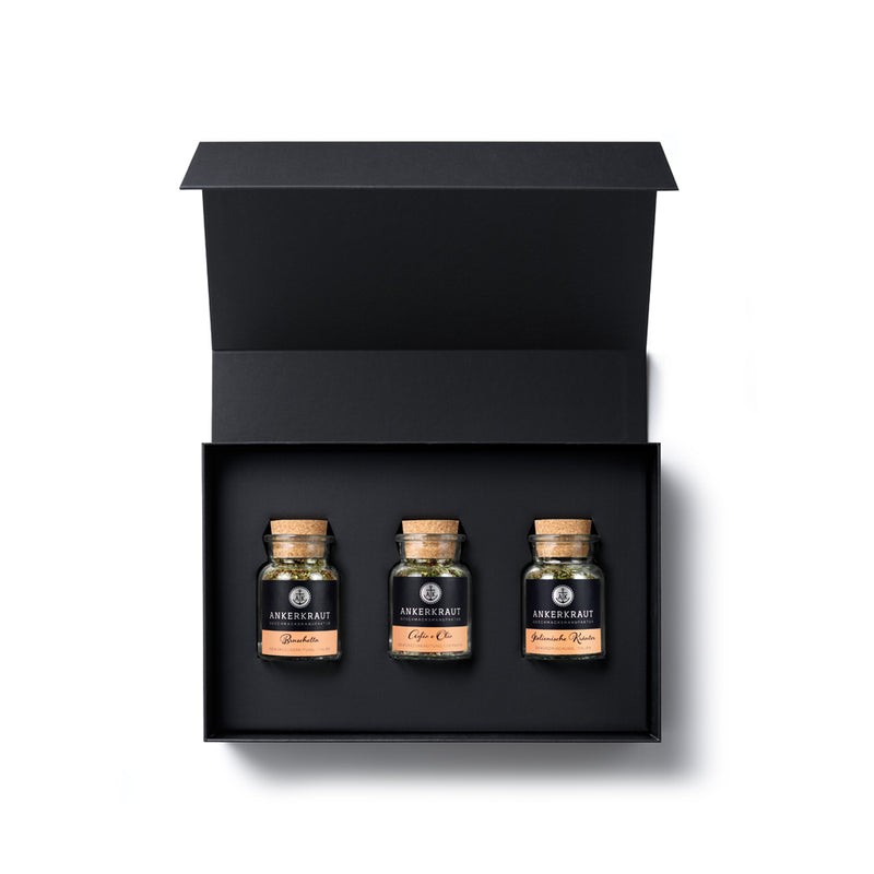 Italien Geschenk-Box aus schwarzem Karton mit geöffnetem Deckel und Blick auf den Inhalt.