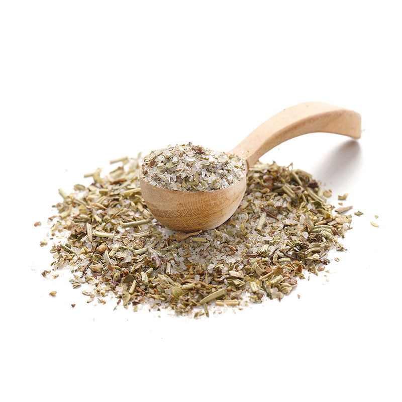 Kräutersalz von Ankerkraut als Häufchen auf einem Gewürzlöffel.