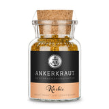 Kürbis Gewürz von Ankerkraut im Korkenglas auf weißem Hintergrund.