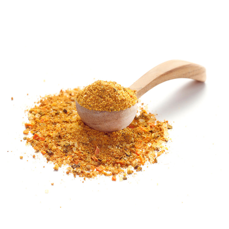 Kürbis Gewürz von Ankerkraut als Häufchen auf einem Gewürzlöffel.