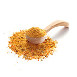 Kürbis Gewürz von Ankerkraut als Häufchen auf einem Gewürzlöffel.