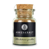Muskatnuss gemahlen von Ankerkraut im Korkenglas auf weißem Hintergrund.