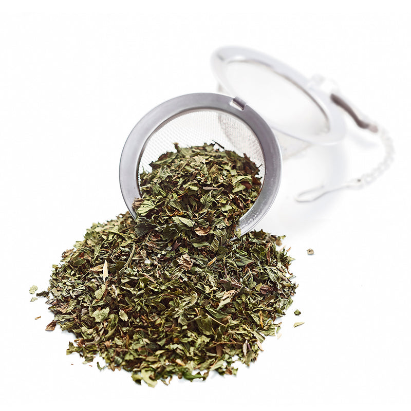 Nana Minze von Ankerkraut als Häufchen auf einem Gewürzlöffel.