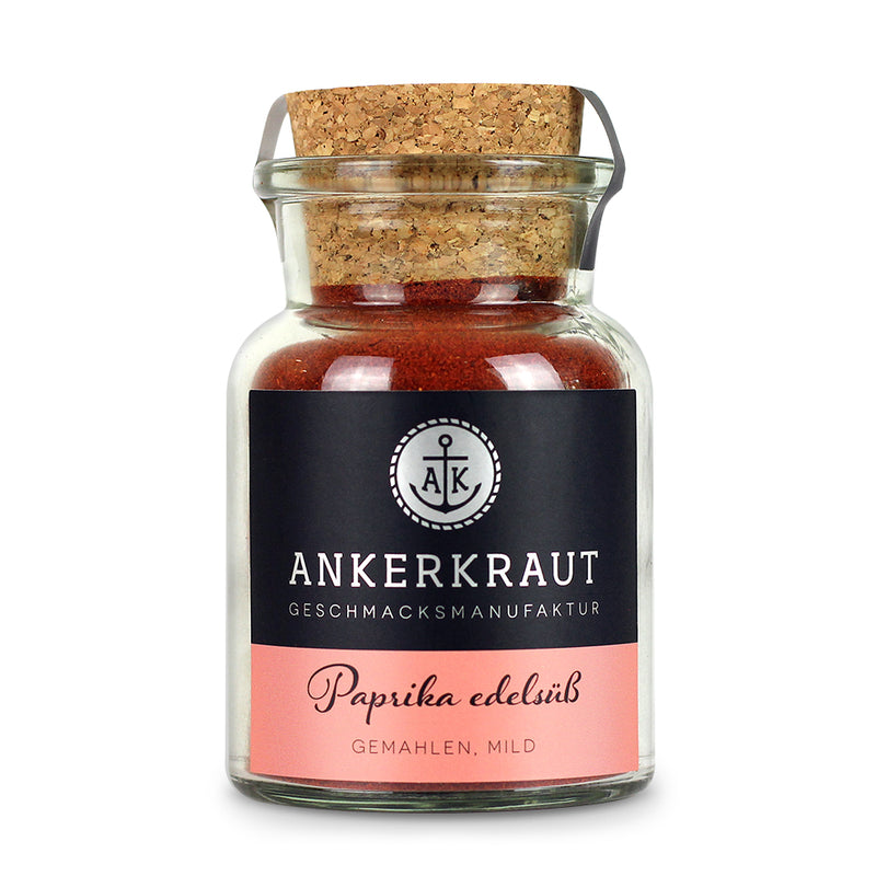 Paprika Edelsüß von Ankerkraut im Korkenglas auf weißem Hintergrund.