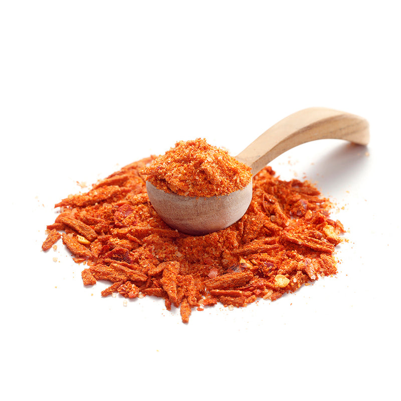 Patatas Bravas Gewürz von Ankerkraut als Häufchen auf einem Gewürzlöffel.