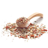 Ratatouille Gewürze von Ankerkraut als Häufchen auf einem Gewürzlöffel.