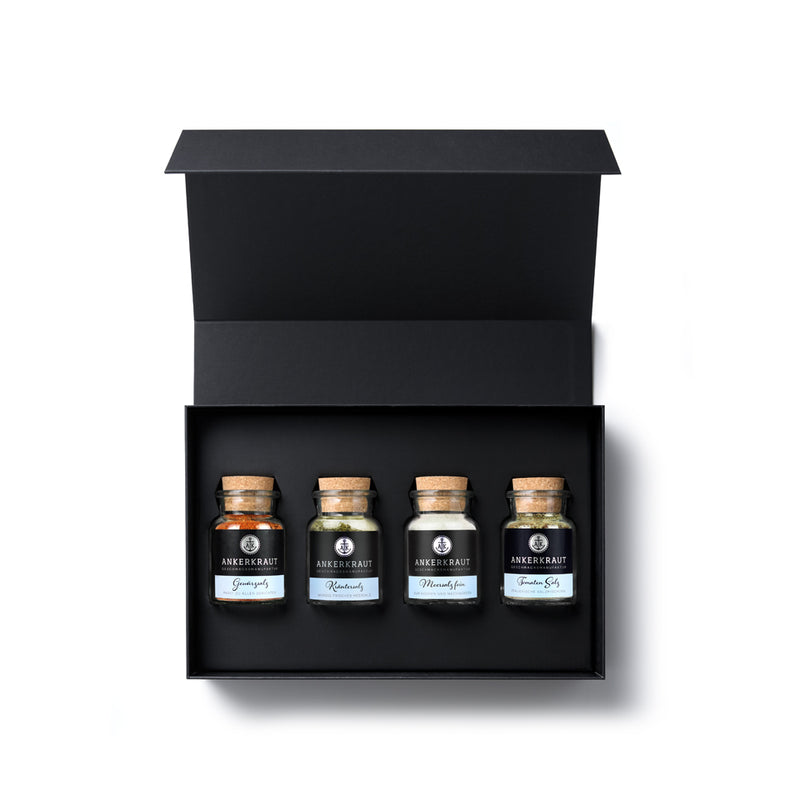 Salz Geschenk-Box aus schwarzem Karton mit geöffnetem Deckel und Blick auf den Inhalt.