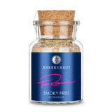 Smoky Fries Gewürz von Ankerkraut im Korkenglas auf weißem Hintergrund.