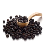 Tellicherry Pfeffer von Ankerkraut als Häufchen auf einem Gewürzlöffel.